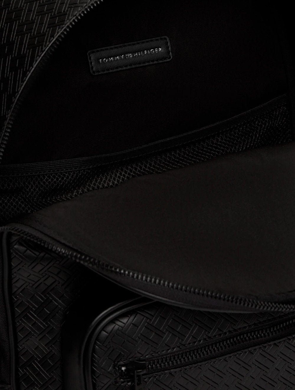 Mochila Tommy Hilfiger Embossed Flag Curve Preta