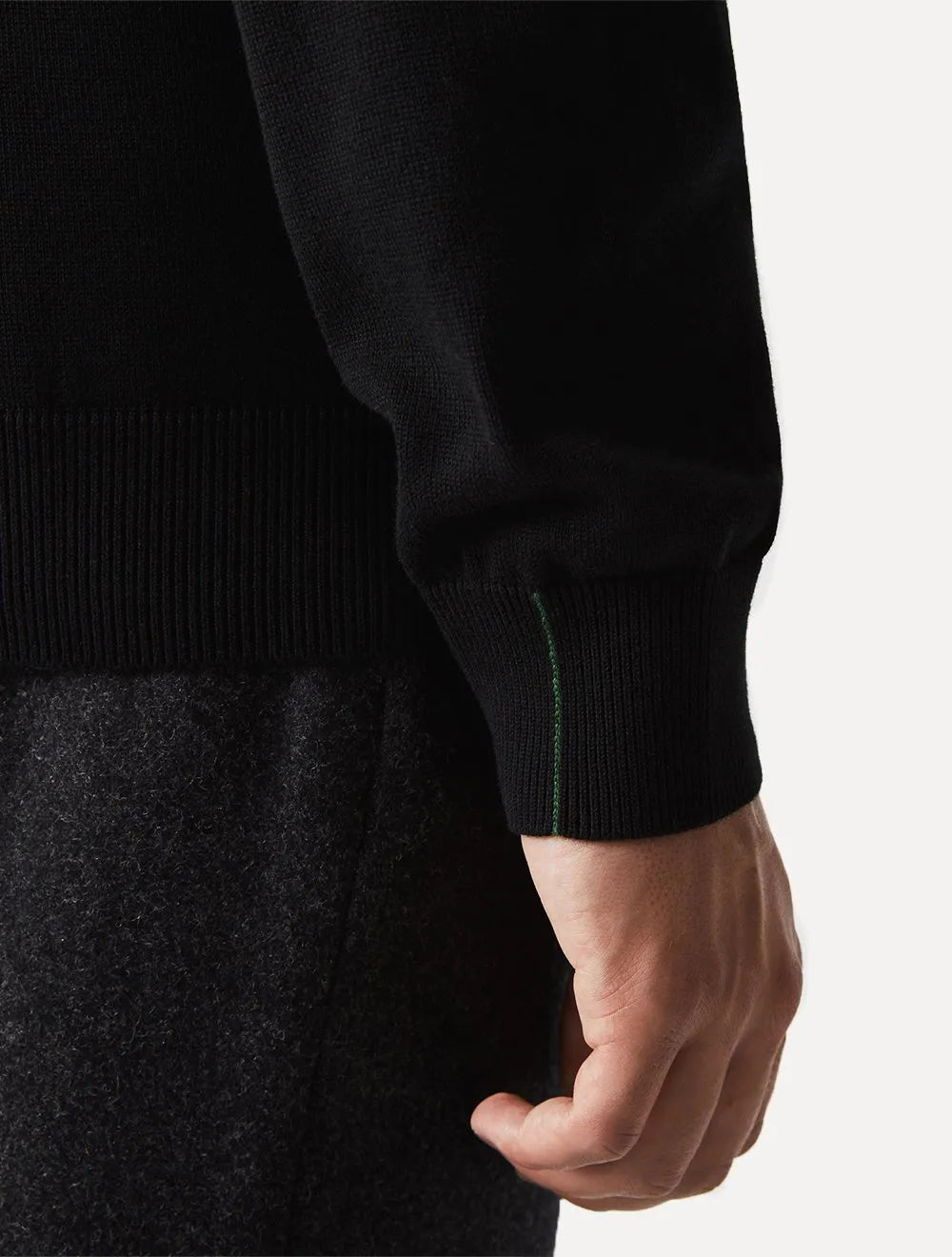 Suéter Lacoste Masculino Regular Fit Gola V Logo Preto