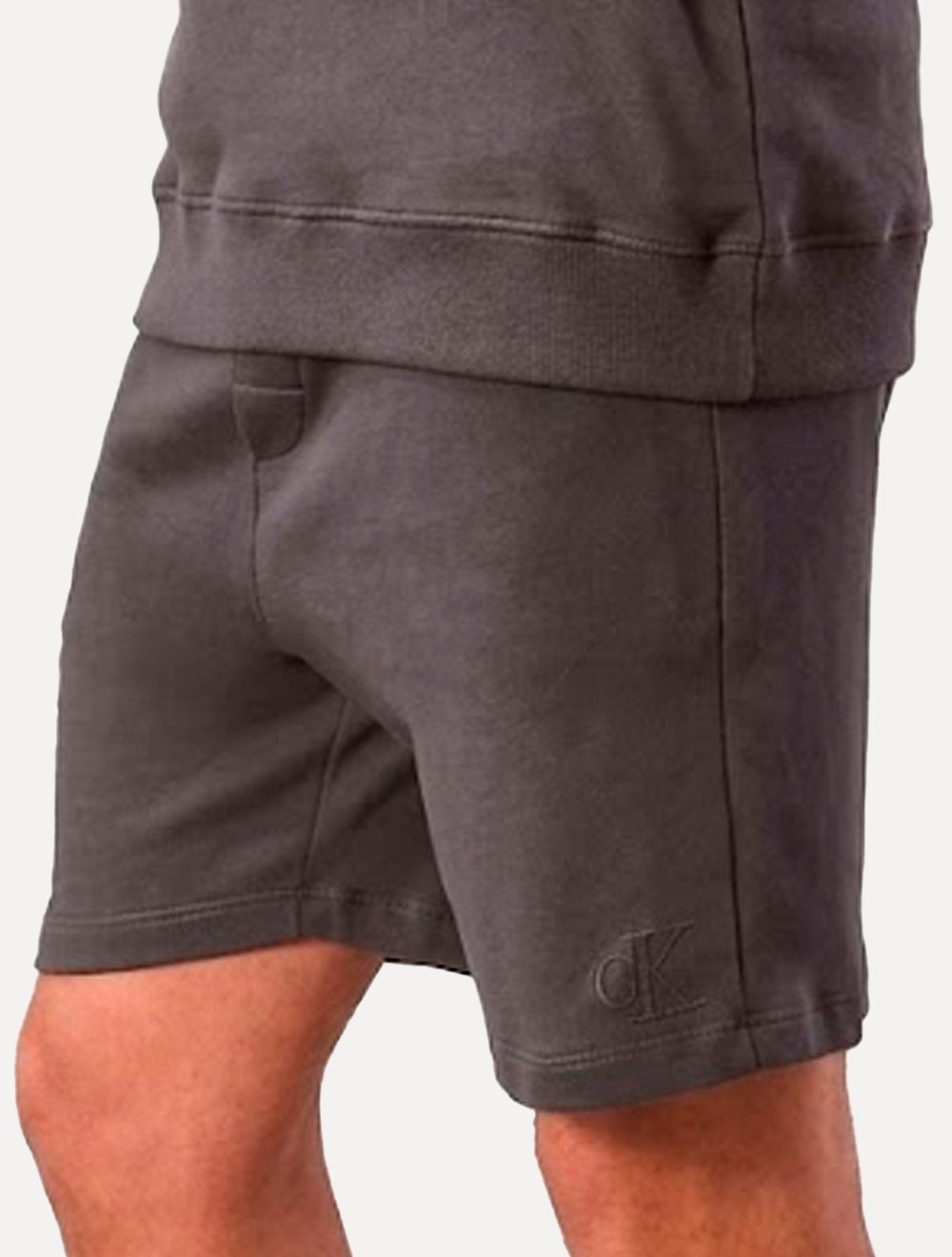 Bermuda Calvin Klein Masculina Suedine CK Logo Chumbo