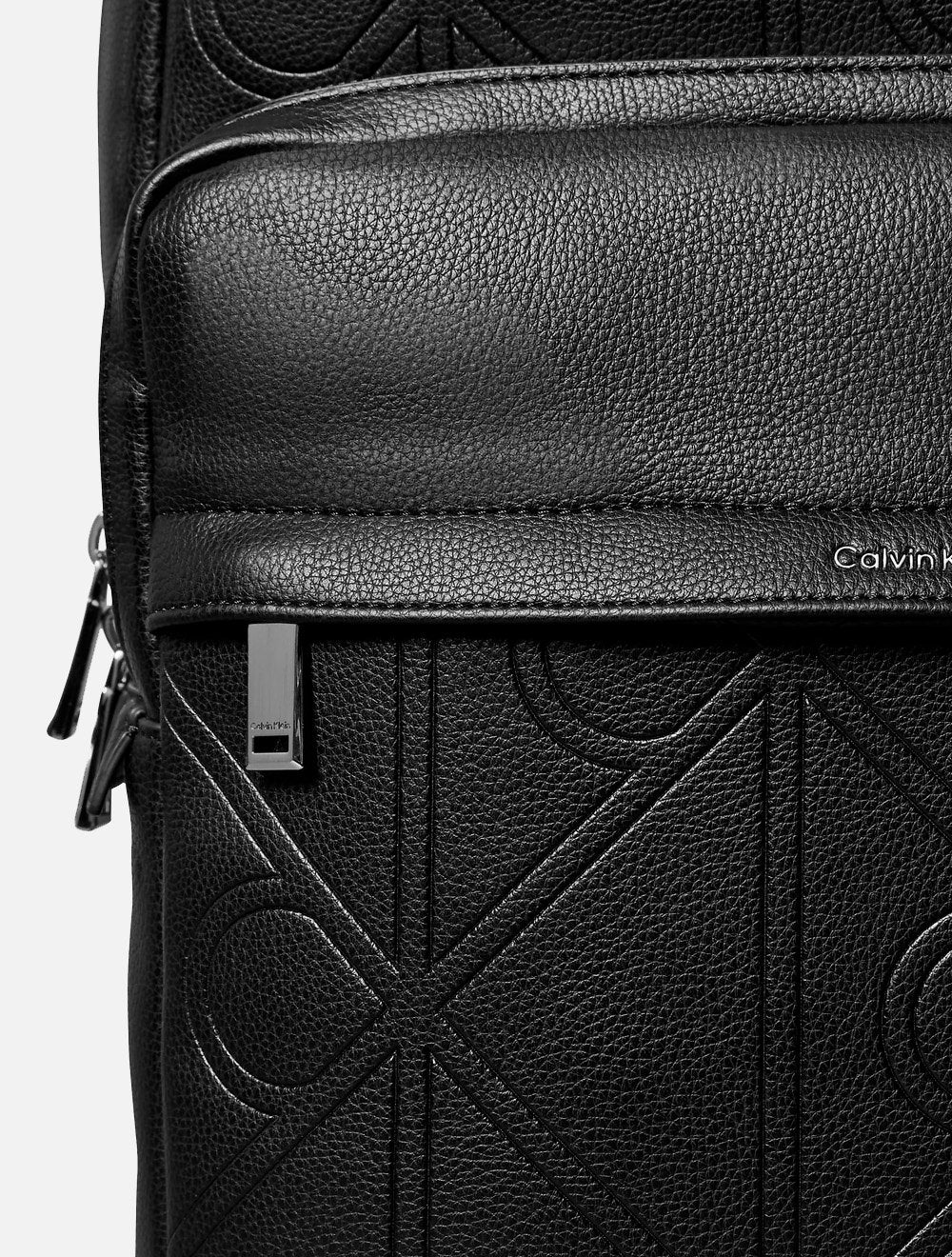 Mochila Calvin Klein Redonda Aop Emboss Preta