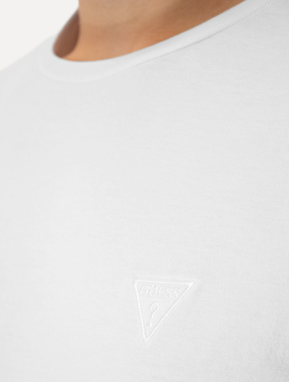 Camiseta Guess Masculina Bordado Peito Branca