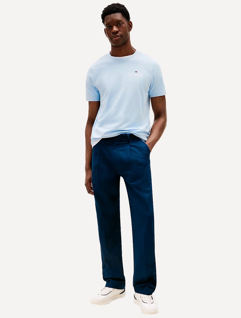 Camiseta Tommy Hilfiger Masculina Stack Poster Logo Azul Claro
