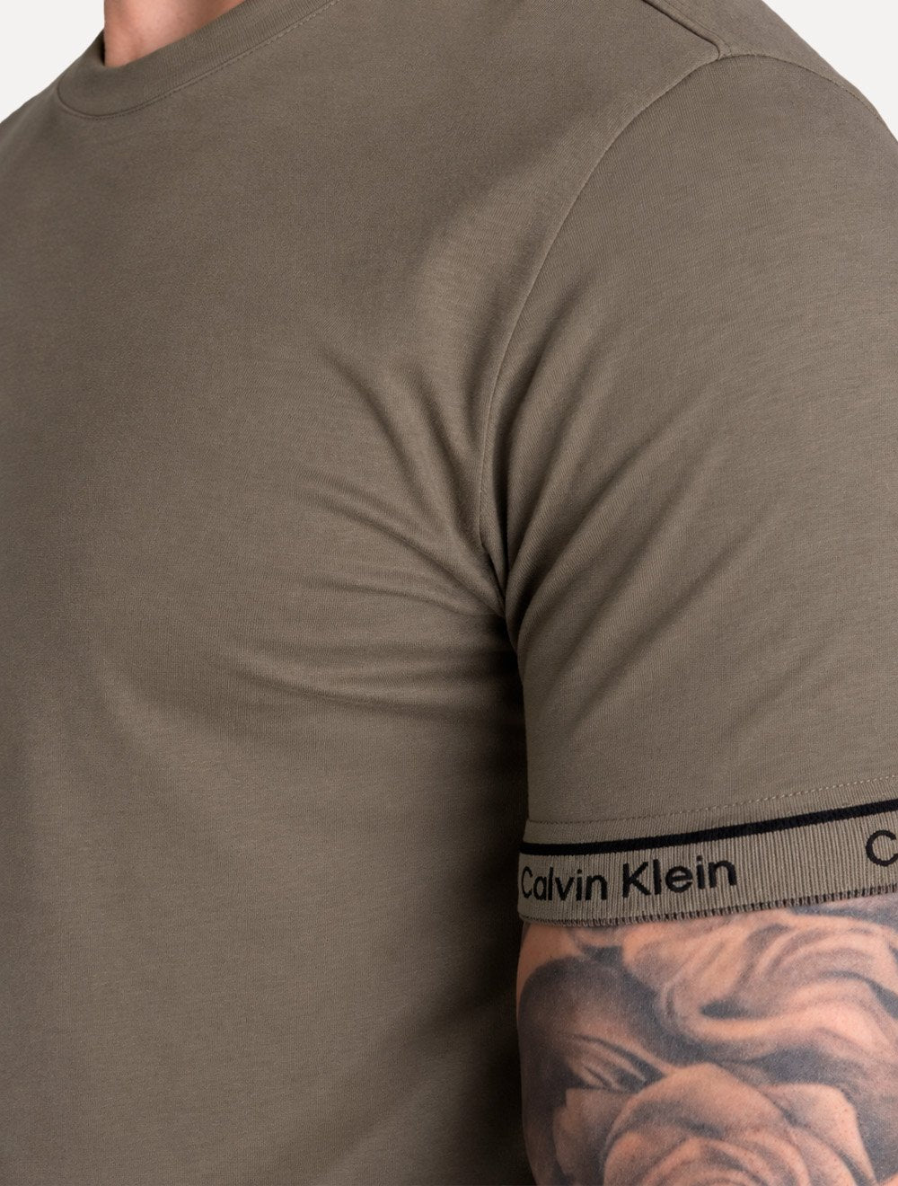 Camiseta Calvin Klein Masculina Punho Logo Marrom Claro