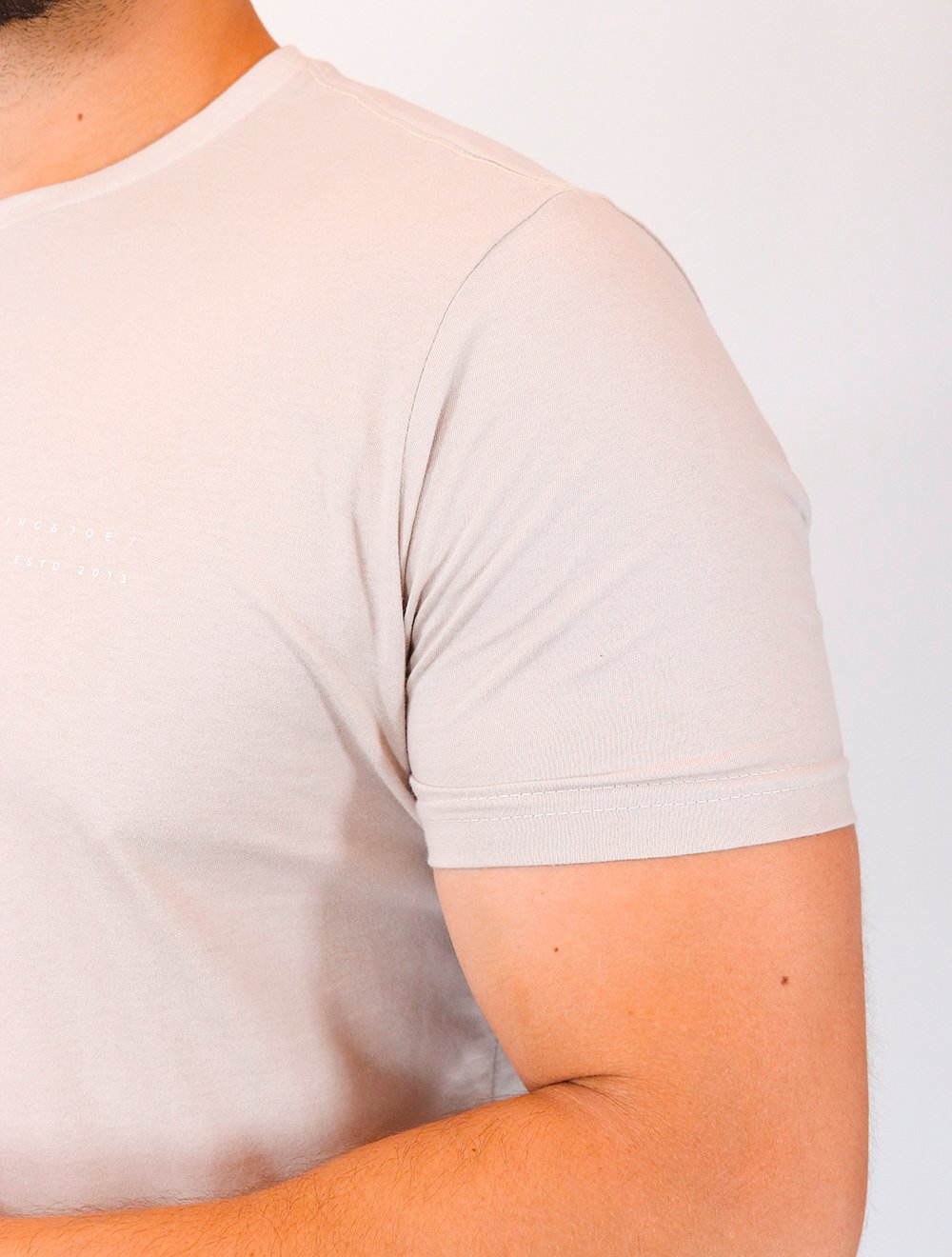 Camiseta King & Joe Masculina Pima Touch Logo Peito Caqui Claro