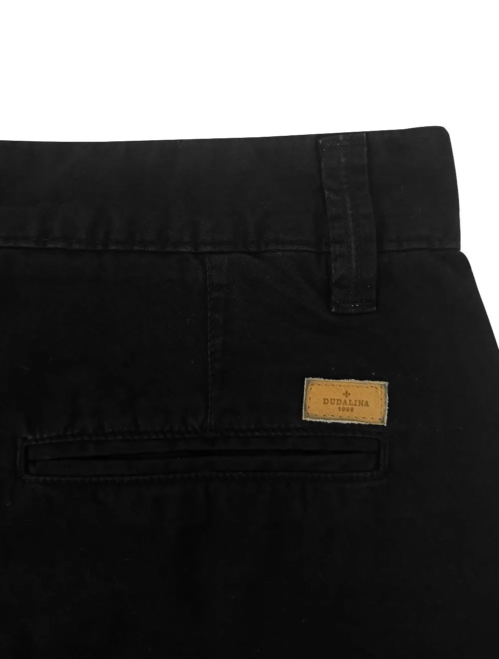 Bermuda Dudalina Sarja Chino Comfort Tinturada Preta