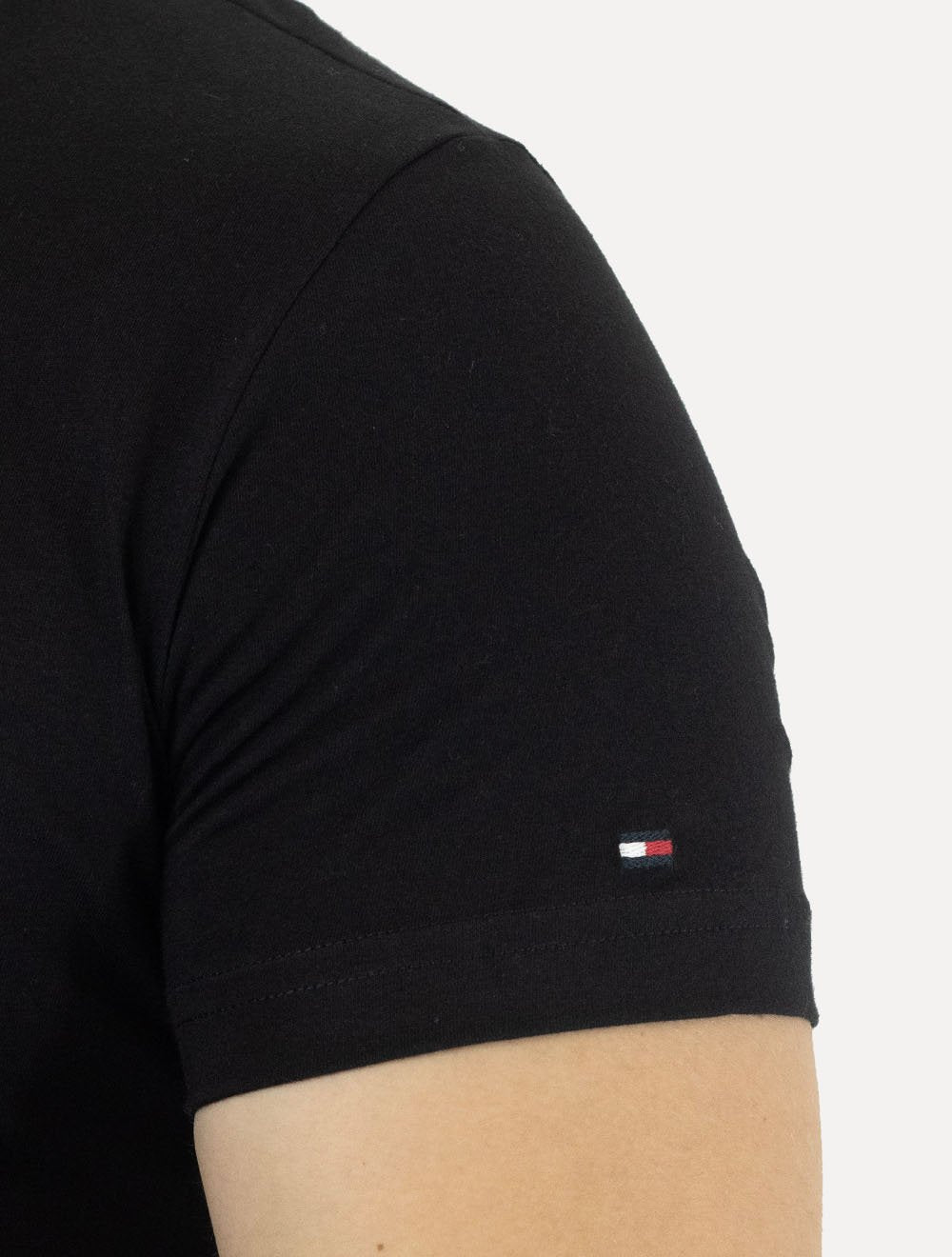Camiseta Tommy Hilfiger Masculina Regular Stack Preta