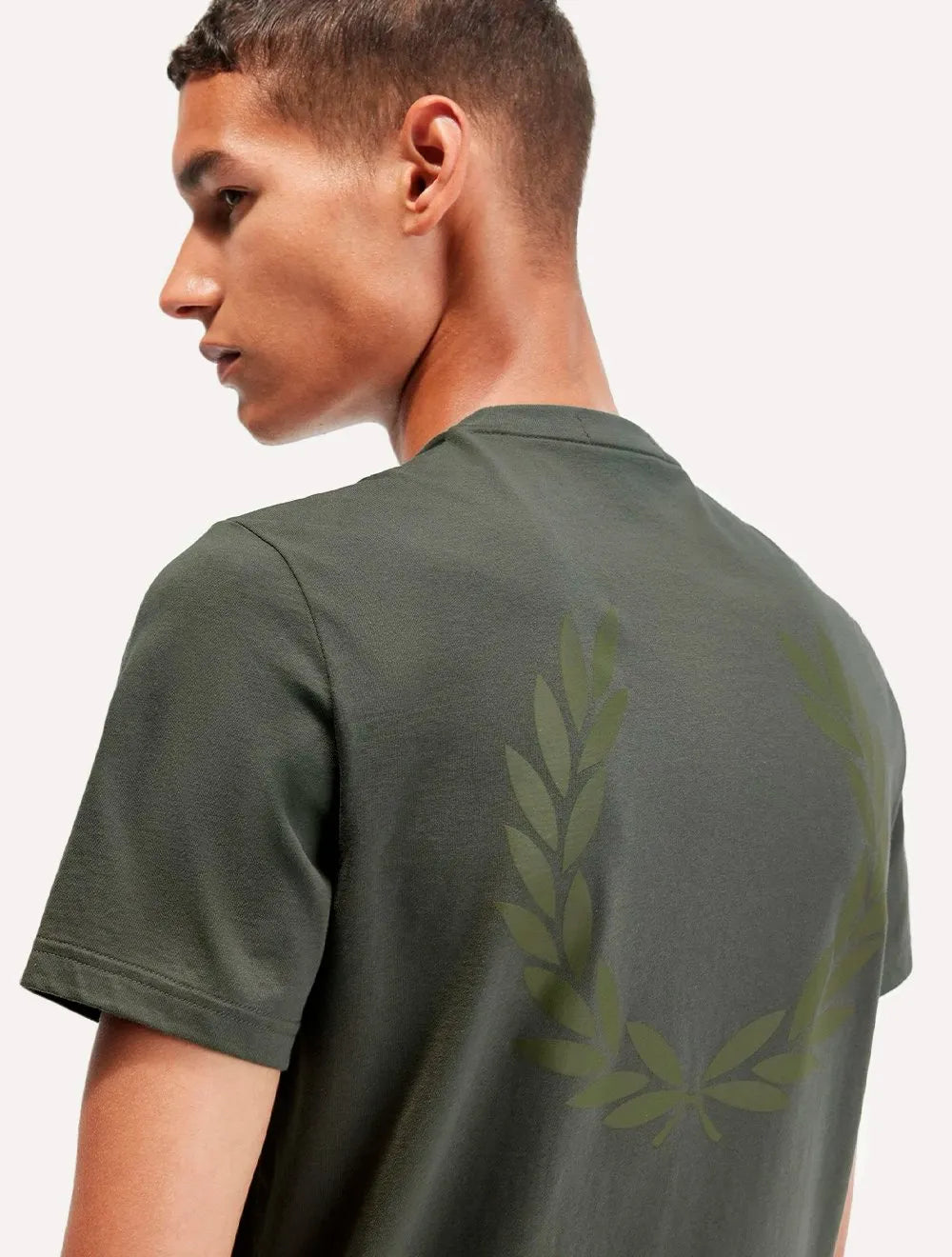 Camiseta Fred Perry Masculina Regular Powder Laurel Graphic Verde