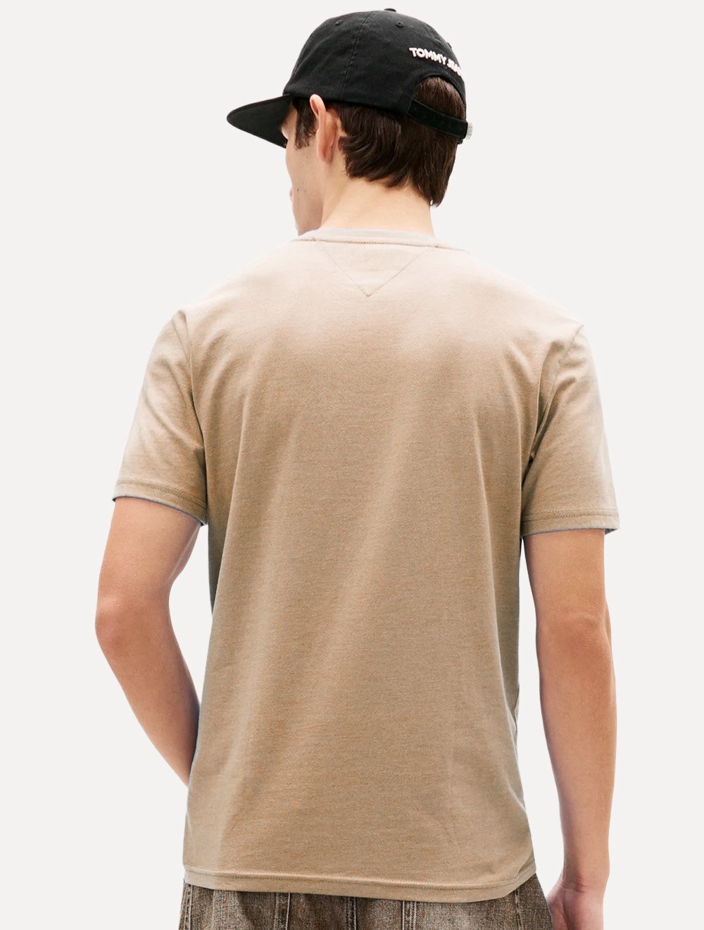 Camiseta Tommy Jeans Masculina Regular Jersey C-Neck Flag Cáqui