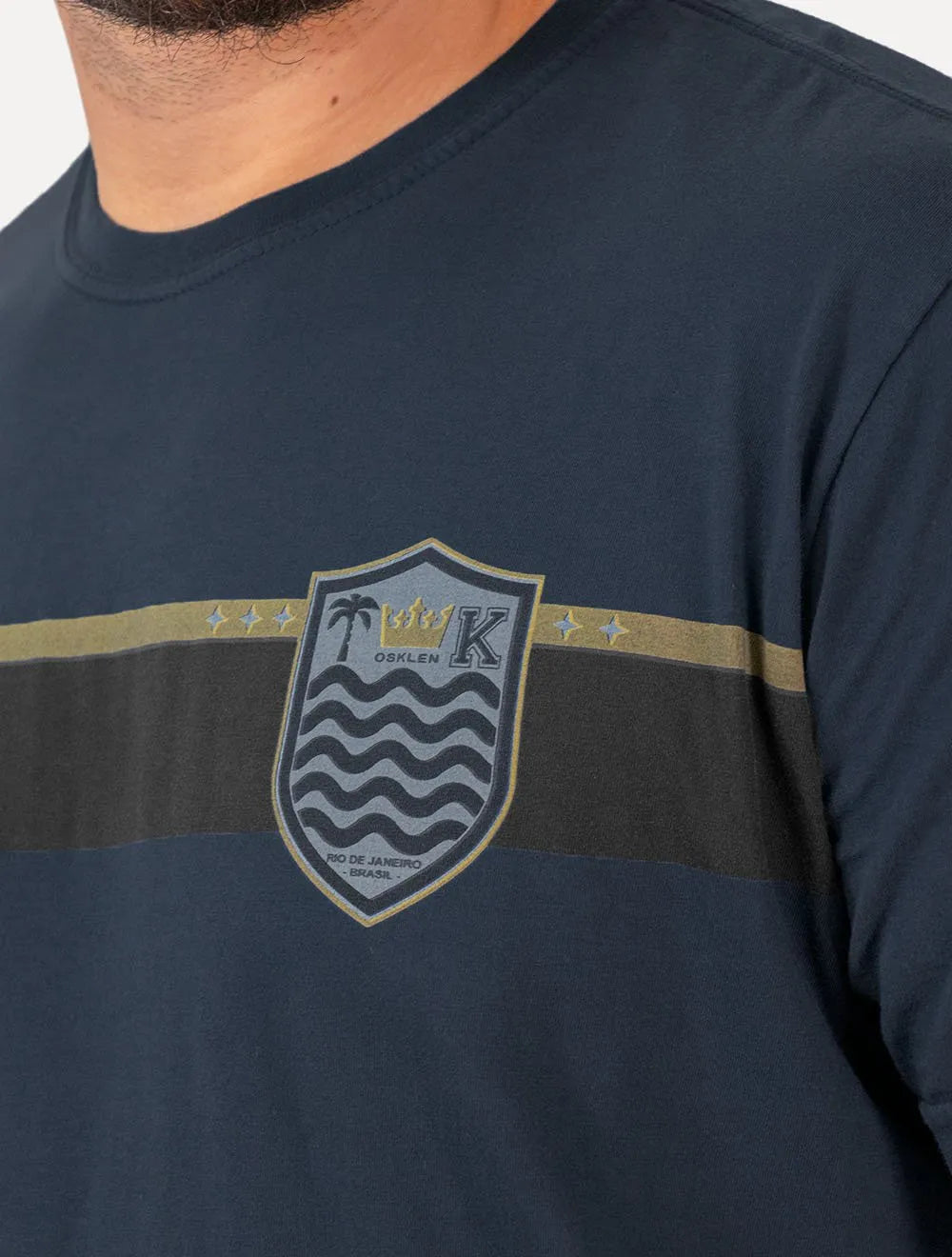 Camiseta Osklen Masculina Regular Brasão Futebol Azul Marinho