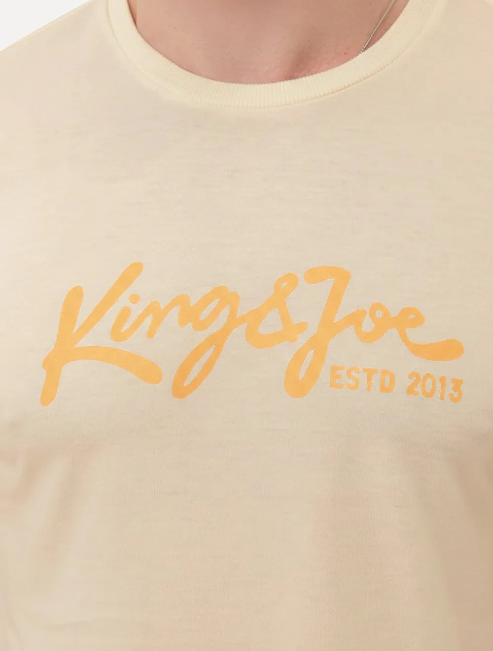 Camiseta King & Joe Masculina Signature Logomania Estd 2013 Areia