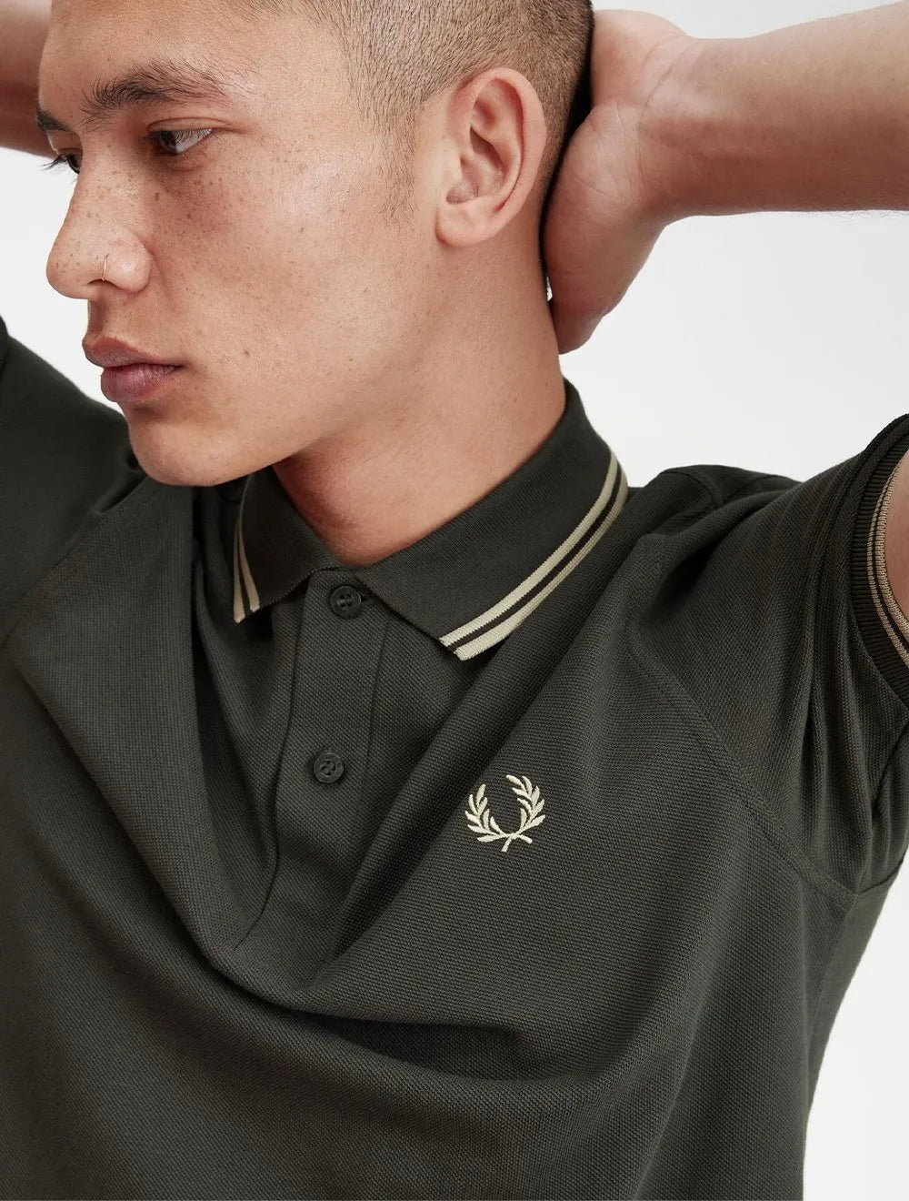 Polo Fred Perry Masculina Piquet Regular Beige Twin Tipped Verde