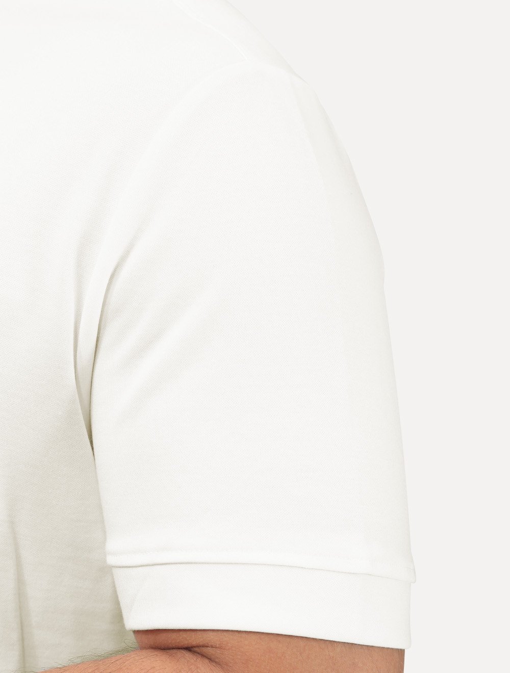 Camiseta Dixen Over Recorte Estruturado na Manga Off-White