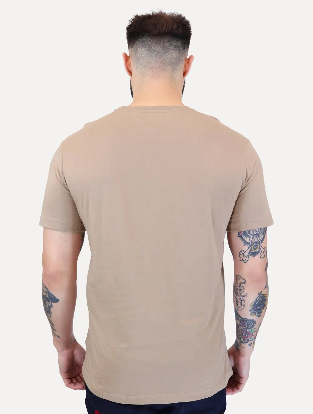 Camiseta Tommy Jeans Masculina Regular Pocket Marrom Claro