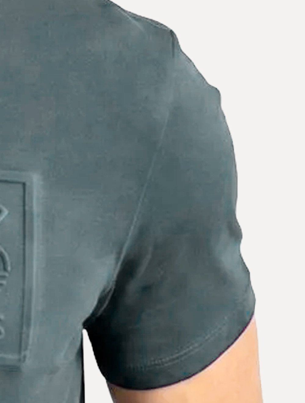 Camiseta Guess Masculina Los Angeles Embossed Logo Azul Petróleo