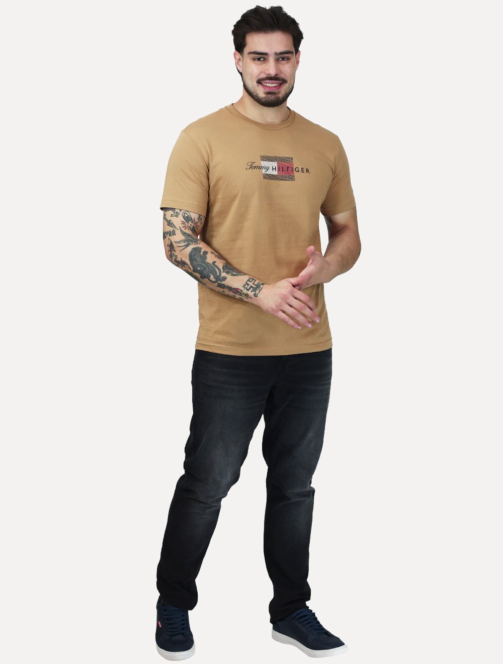 Camiseta Tommy Hilfiger Masculina Brand Love Big Graphic Cáqui Médio