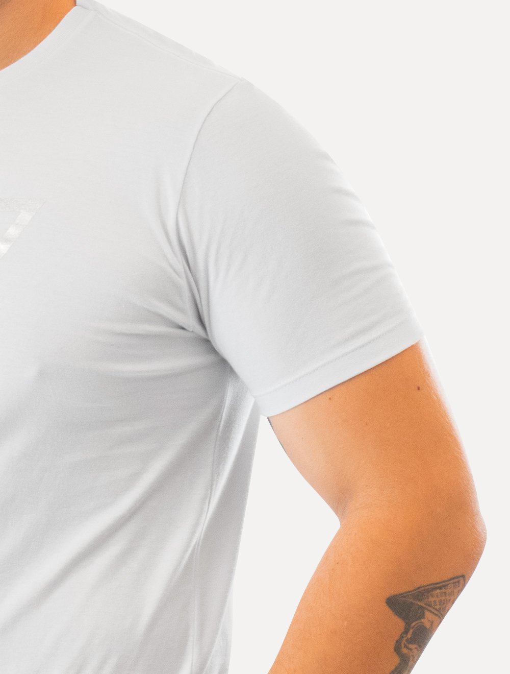 Camiseta Guess Masculina Foil Logo Print Branca