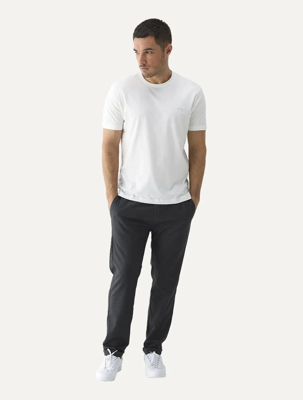Camiseta Aramis Masculina Estampa Assinatura Peito Off White