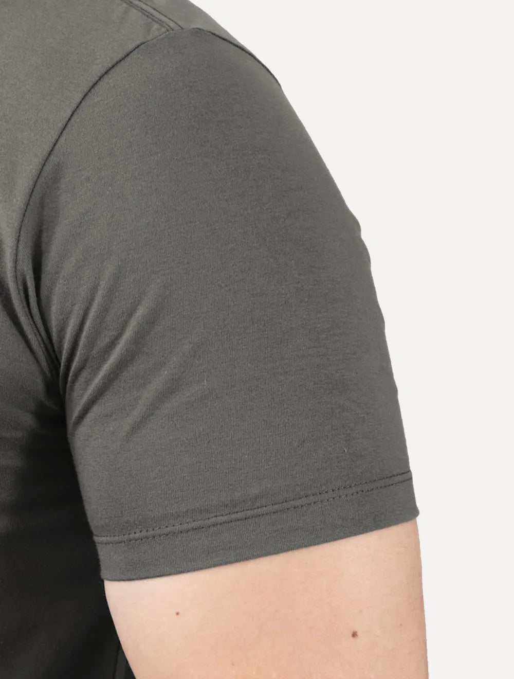 Camiseta Guess Masculina Silk Logo Simple Grafite