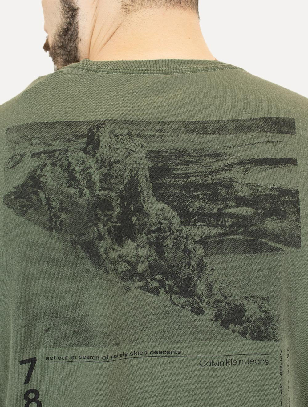 Camiseta Calvin Klein Jeans Masculina Skied Back Frame Verde Militar