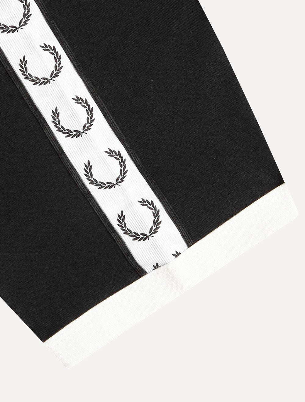 Camiseta Fred Perry Masculina Regular Taped Ringer Preta