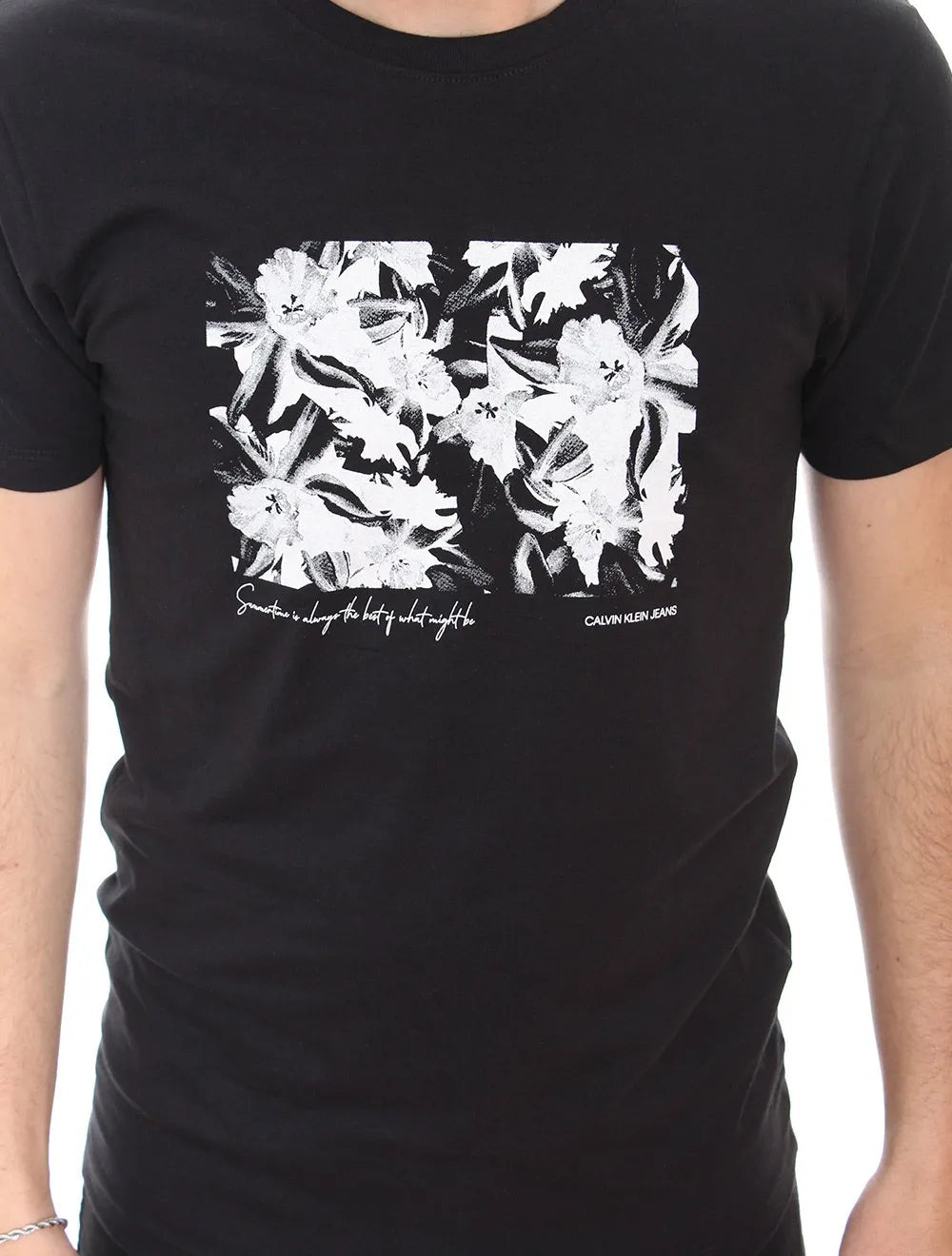 Camiseta Calvin Klein Jeans Masculina Floral Summertime Preta