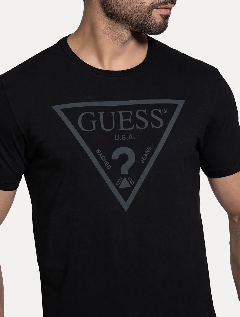 Camiseta Guess Masculina Classic Dark Logo Print Preta