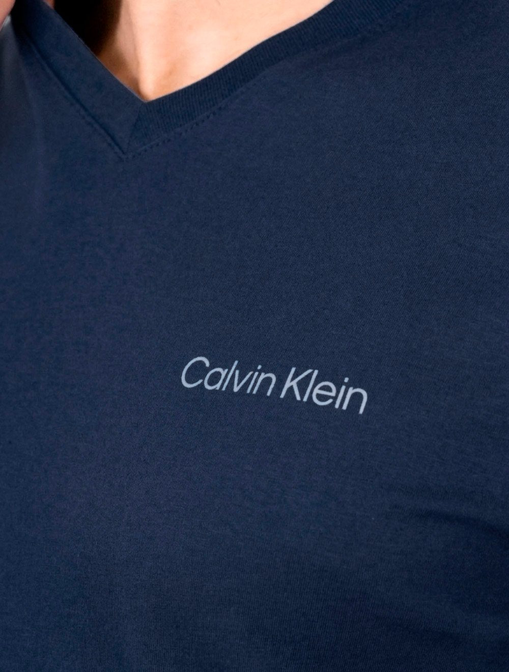 Camiseta Calvin Klein Swimwear Masculina V-Neck Slim Fit Logo Azul Marinho