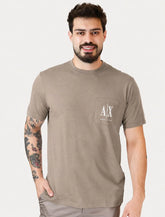 Camiseta Armani Exchange Masculina Regular Fit Pocket AX Logo Cáqui