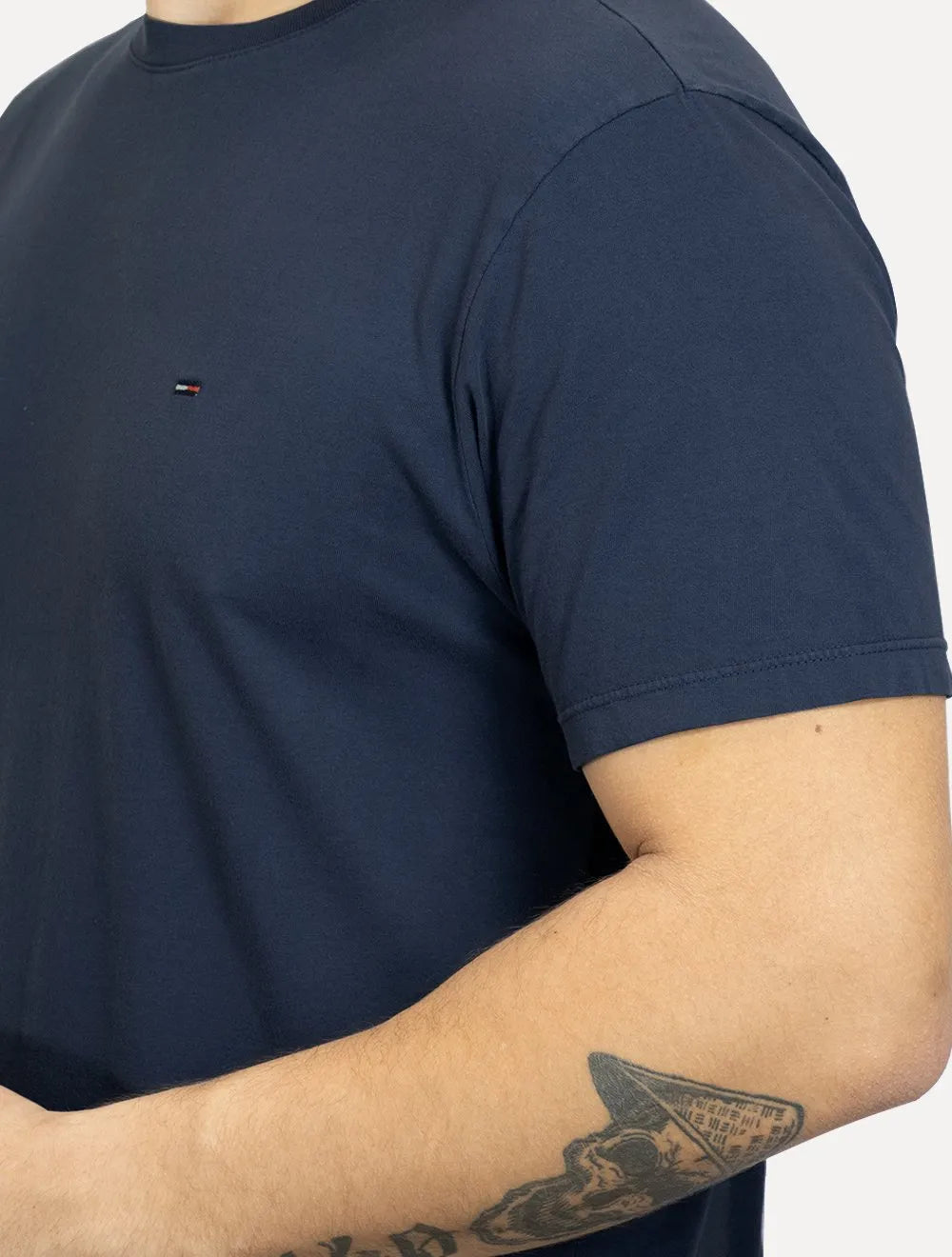 Camiseta Tommy Jeans Masculina Regular C-Neck Flag Azul Marinho