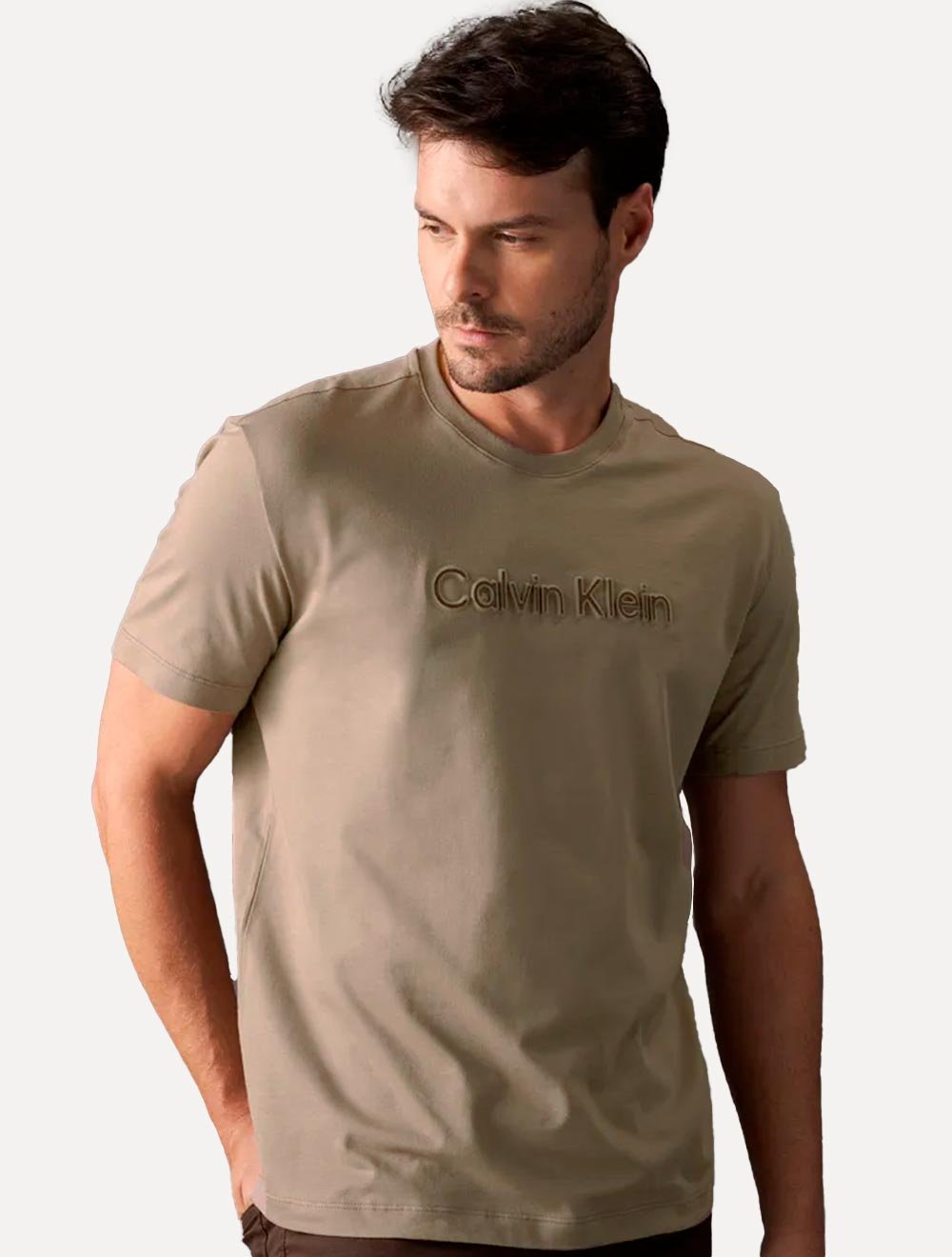 Camiseta Calvin Klein Masculina Embossing Logo Relevo Caqui Médio