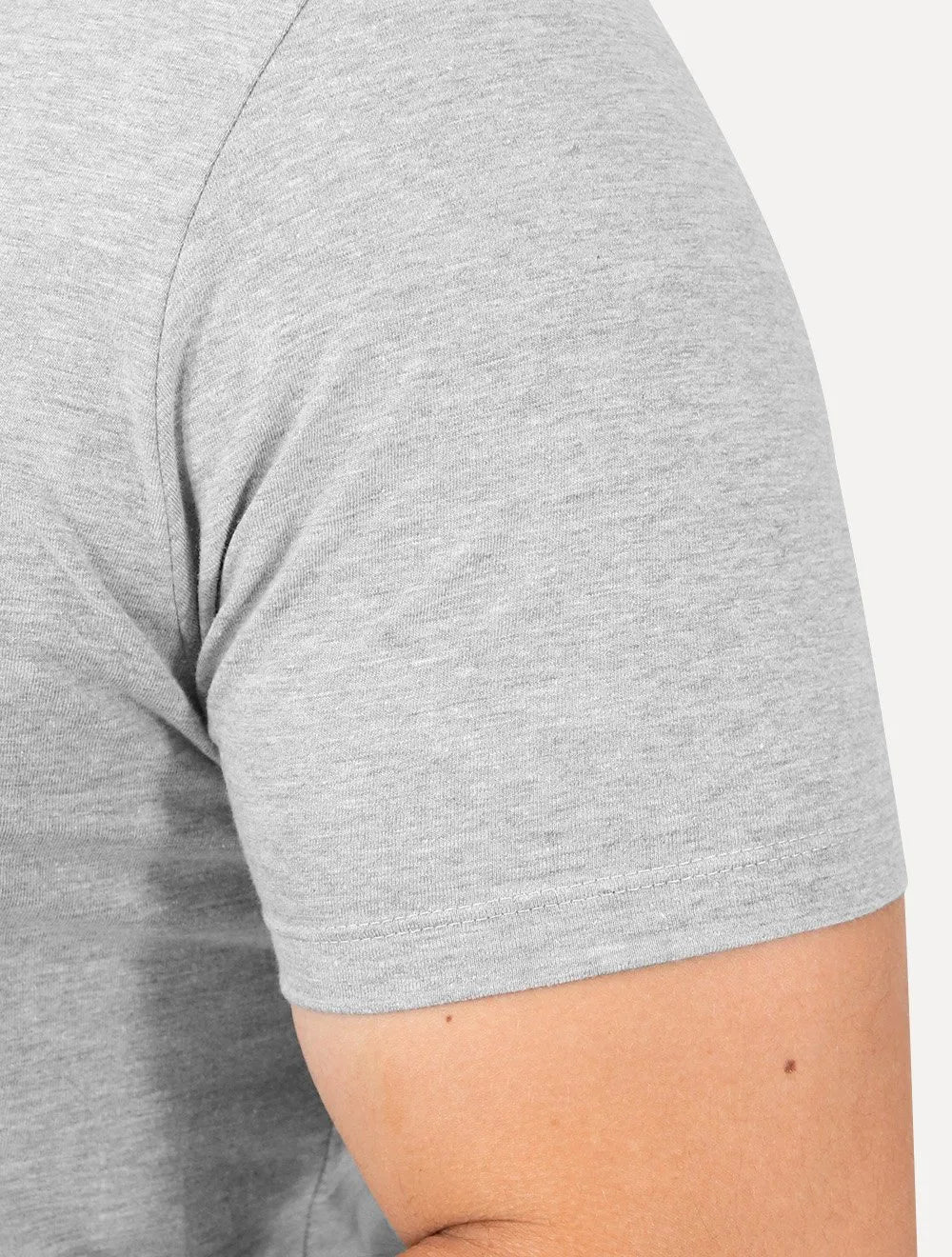 Camiseta Guess Masculina Classic Logo Embossed Cinza