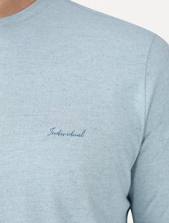 Camiseta Individual Comfort Linho Listrada Silk Logo Azul Claro