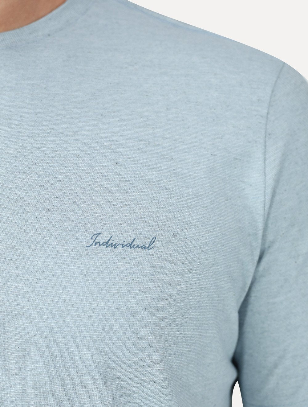 Camiseta Individual Comfort Linho Listrada Silk Logo Azul Claro