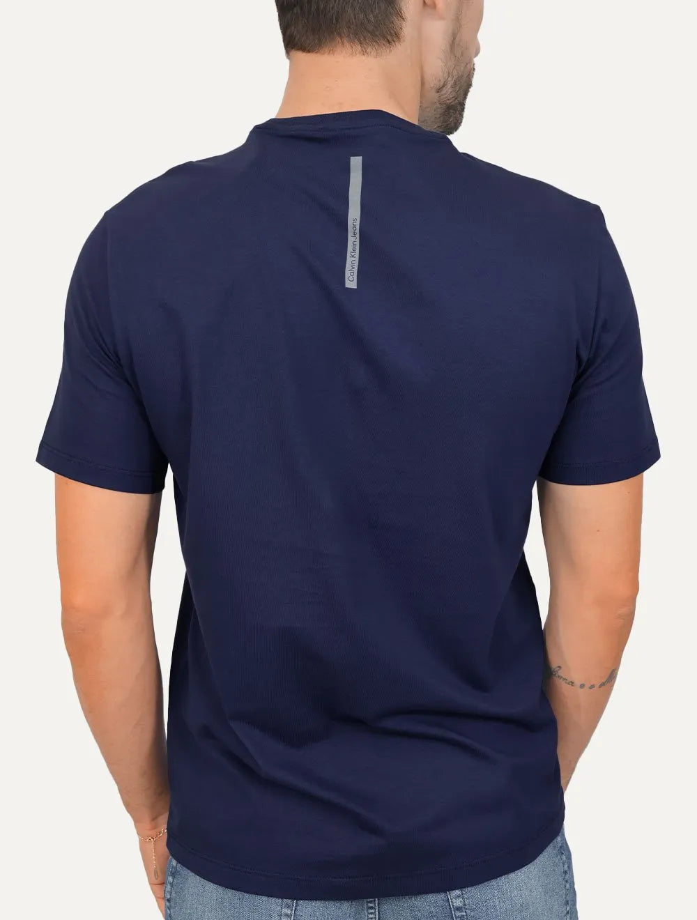 Camiseta Calvin Klein Jeans Masculina Issue Logo Light Block Azul Marinho