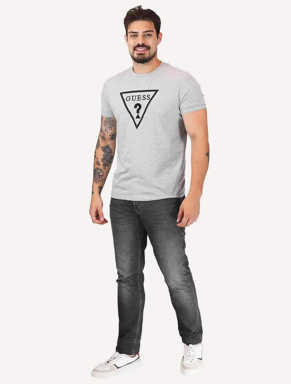 Camiseta Guess Masculina Classic Logo Embossed Cinza