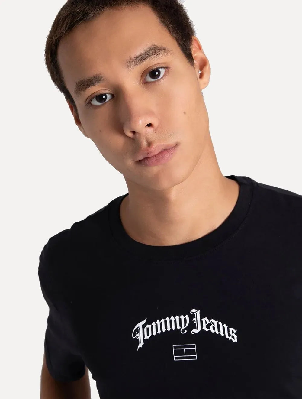Camiseta Tommy Jeans Masculina Regular Grunge Arch Preta