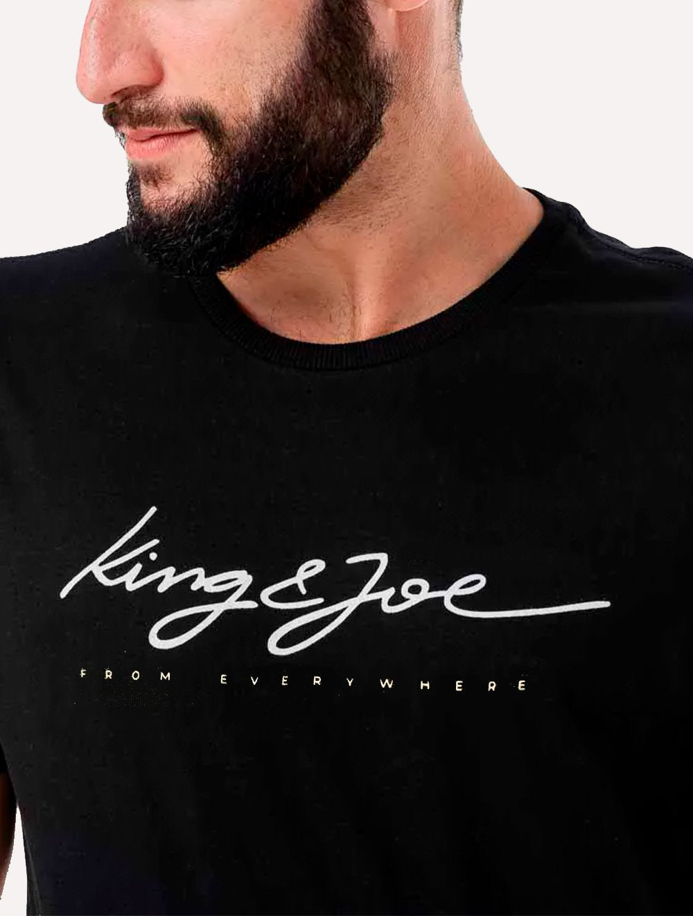 Camiseta King & Joe Masculina Slim Logomania Script Preta