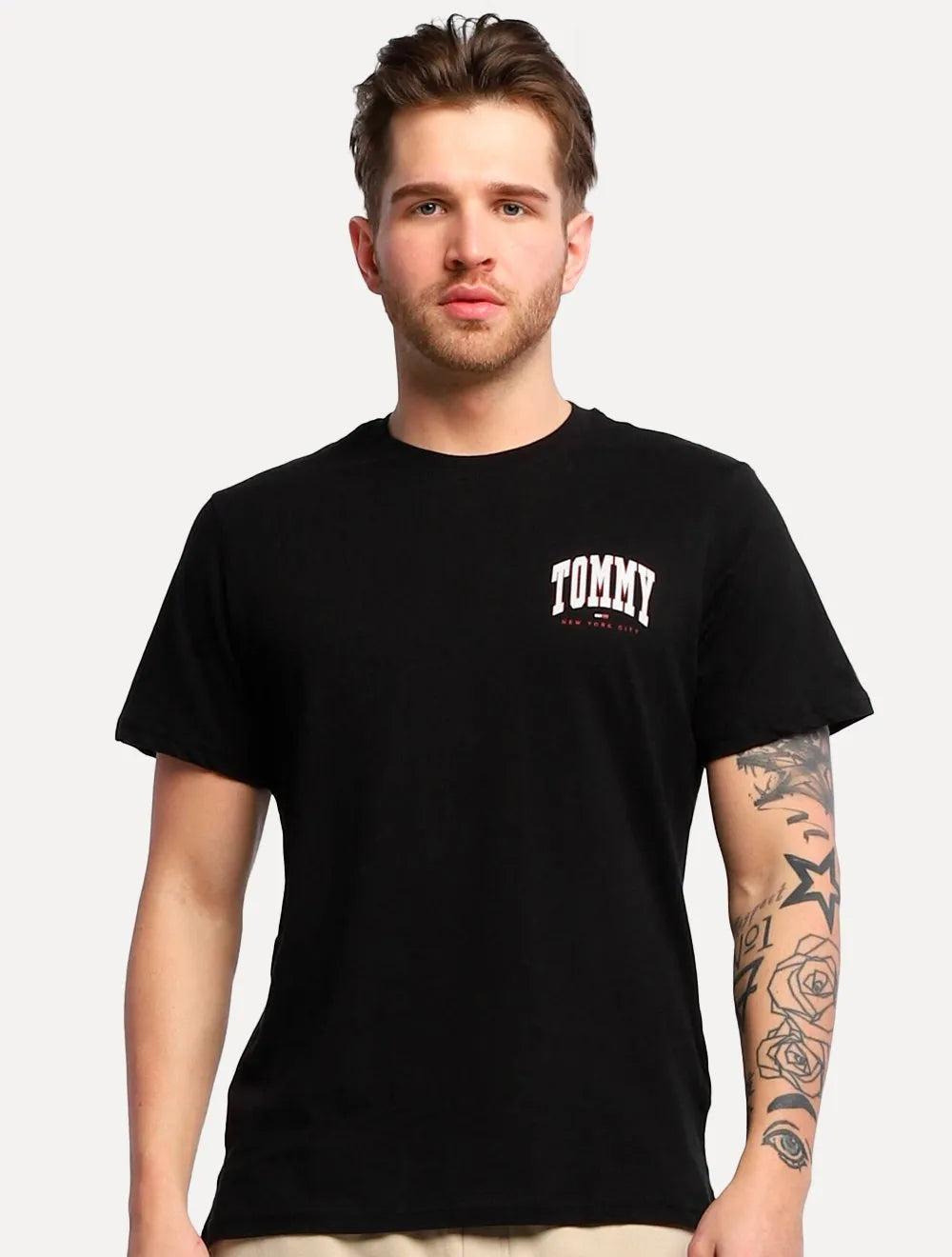 Camiseta Tommy Jeans Masculina Chest College Graphic Preta