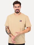 Camiseta Tommy Jeans Masculina Regular Flag Badge Tee Cáqui Médio
