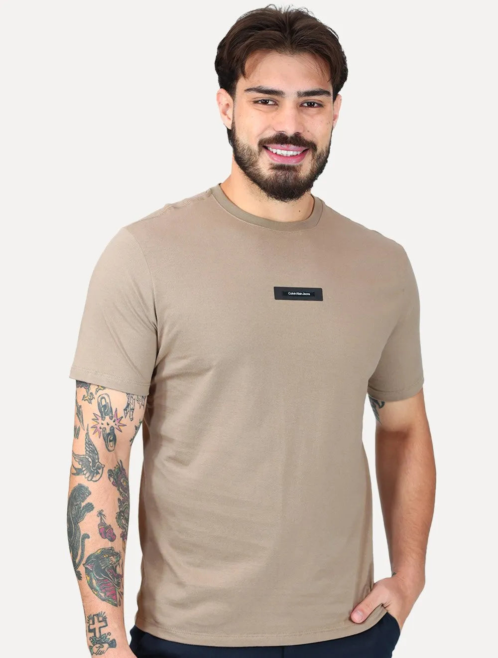 Camiseta Calvin Klein Jeans Masculina Logo Leather Center Marrom Claro