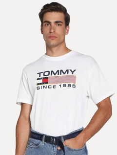 Camiseta Tommy Jeans Masculina Classic Twisted Logo Branca