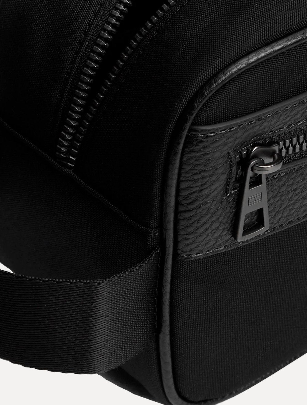 Necessaire Tommy Hilfiger Repreve Washbag Bolso Lateral Preto