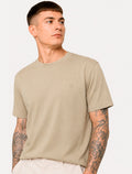 Camiseta Individual Masculina Slim Pima Soft Touch Logo Cáqui Claro