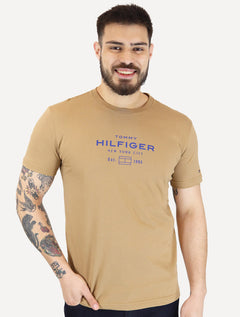 Camiseta Tommy Hilfiger Masculina Center New Stack Marrom