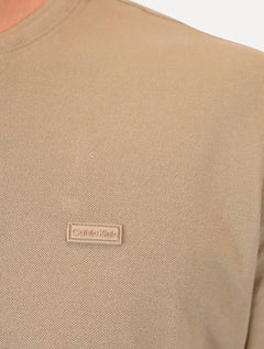 Camiseta Calvin Klein Masculina Piquet Rubber Patch Mono Logo Cáqui Claro