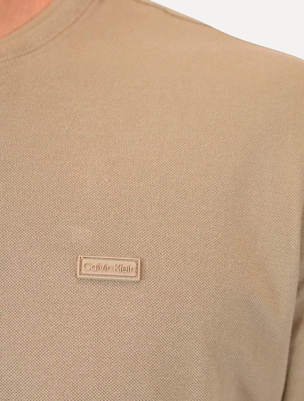 Camiseta Calvin Klein Masculina Piquet Rubber Patch Mono Logo Cáqui Claro