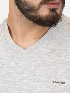 Camiseta Calvin Klein Masculina V-Neck Logo Flamê Cinza Mescla