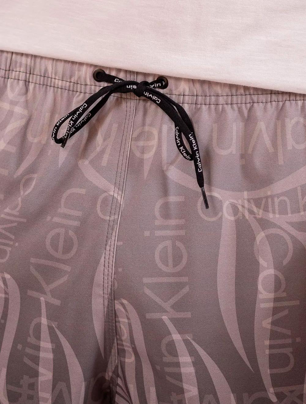 Short Calvin Klein Swimwear Masculino D'Água Logo Degradê Cáqui