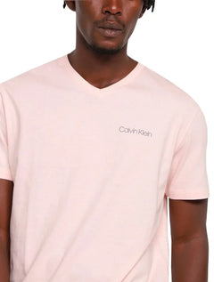 Camiseta Calvin Klein Swimwear Masculina V-Neck Slim Fit Logo Rosa Claro