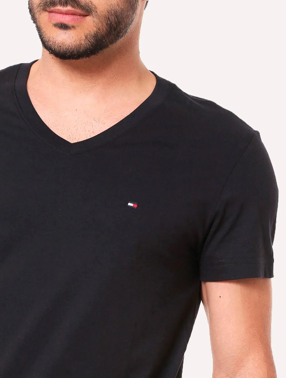 Camiseta Tommy Hilfiger Masculina Essential V-Neck Preta